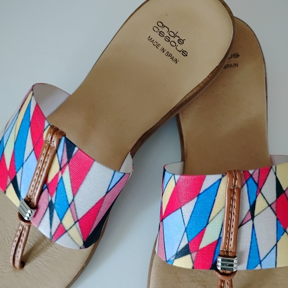 Andre Assous Colorful Geometric Print Sandals Featherweights Comfy Flat Size 9 - Picture 3 of 9